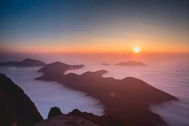 农历九月有哪些吉日适合拜佛，十一月又有哪些日子适合烧香拜佛呢？