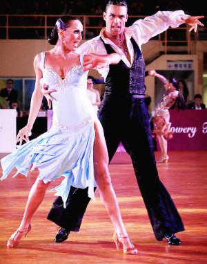 如何给拉丁舞初级培训班起一个既好听又吸引人的名字呢？