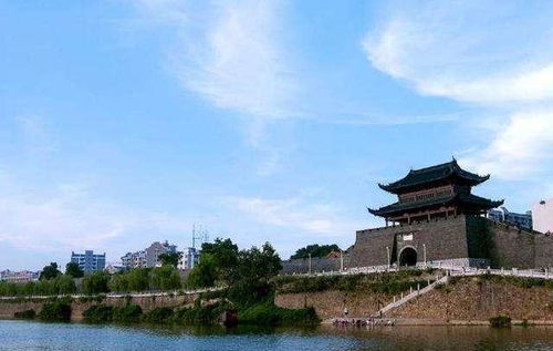 赣州：古城墙免费爬，  江边野餐比收费景区自主