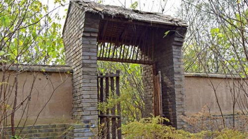 门前两条柱一大一小，门前两条河流风水如何？