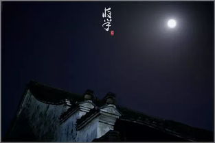 一、 时间段与记忆的交织：午夜钟声唤醒沉睡的回忆