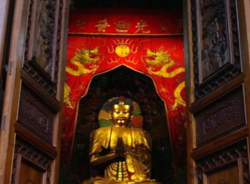 墓碑上的名字：一个熟悉的名字