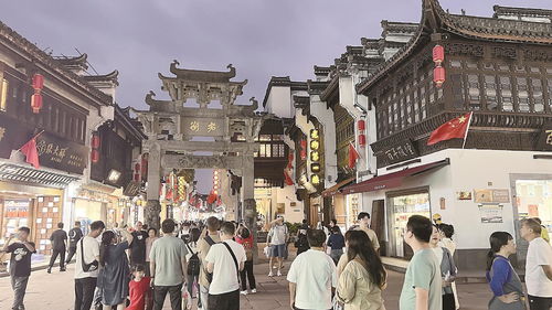 屯溪老街：穿越时空的徽州味道