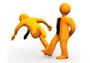 二、 易招小人侵袭之命局特征详析