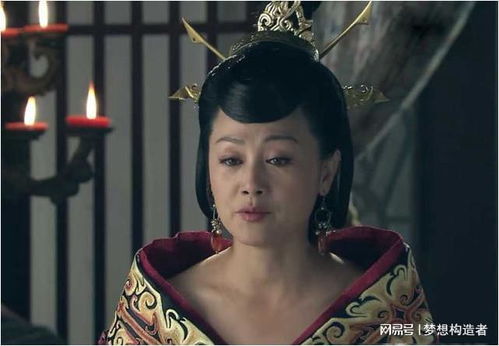 一、  缘起与迁徙：家族背景下女性群体身份的沉重塑