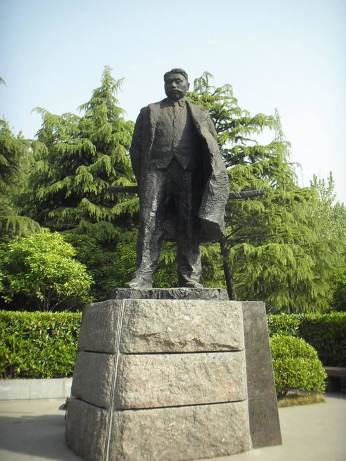 黄兴铜像在哪？反正跟着人流走就对了