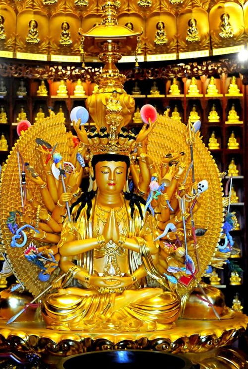 一、  佛祖转世：信仰与权力的象征