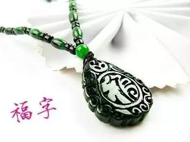 2026年属马犯太岁，应该佩戴什么钥匙扣或饰品来化解？