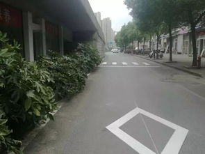 门前两条柱一大一小，门前两条河流风水如何？