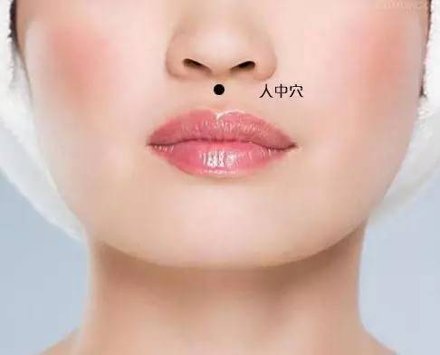 一、  跨文化视角下的美学解读：从“天使的指痕”到“欧米伽型下巴”