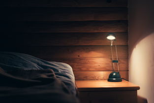 三、 睡眠环境的影响：光线、空间与心理暗示