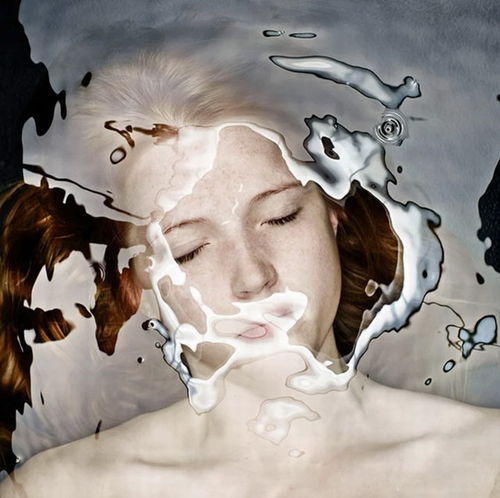 五行属水：灵动飘逸与深邃智慧的体现