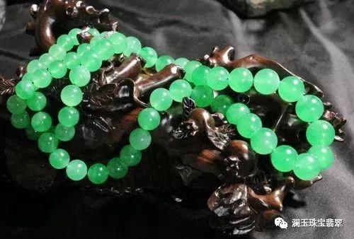 4. 翡翠类饰品：辟邪保平安与展现风采