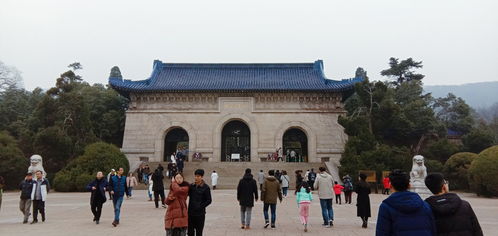 冯白驹纪念亭：堪起来彳艮严肃，但其实超适合拍照