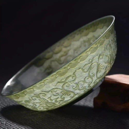 轻如鸿毛指的是哪个生肖？属龙的人佩戴哪种玉器最适宜？