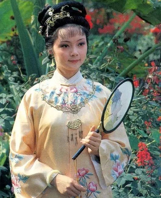 二、 从人物细节出发解析各主角之美