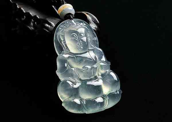 属马的人佩戴观音吊坠有何特殊讲究？属马者是否不宜佩戴吊坠？