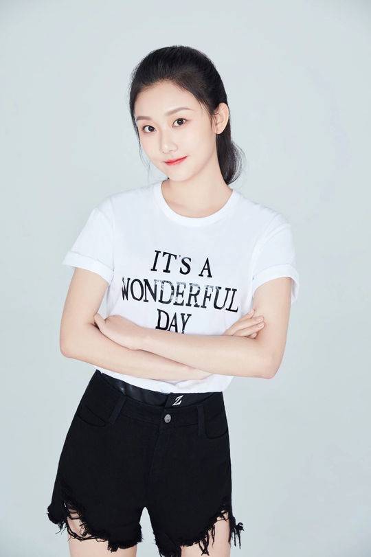 羽菲和雨霏哪个名字寓意梗好，雨菲还是雨霏？