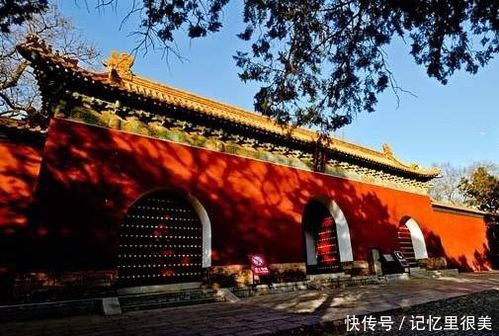 明朝开国皇帝朱元璋的陵墓风水布局有何独特之处？