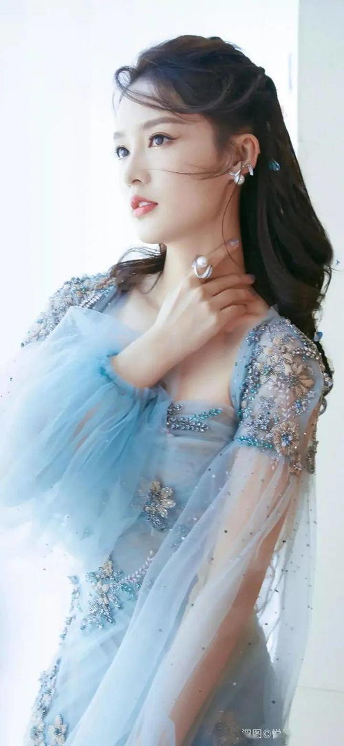 年青美女属什么生肖？蓝衣美女似天仙是哪个生肖？