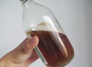 ：尿液颜色深黄的现象及其潜在健康意义