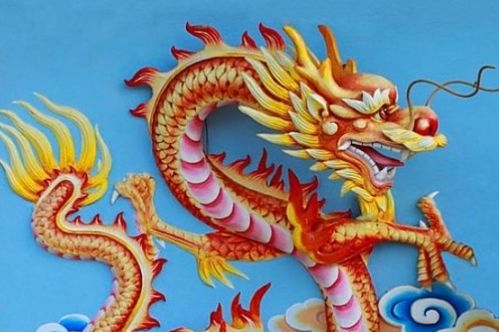 属龙人2026年4月运势详解，2025年佩戴饰物有何特殊含义？