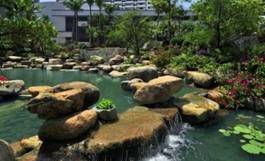 山环水抱：符合风水理论的理想布局