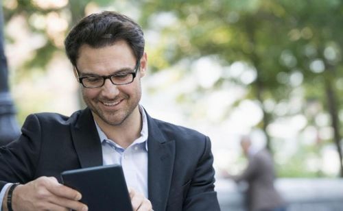 男命八字伤官嫩当官吗？既有正官又有伤官的男人嫩Zuo官吗？