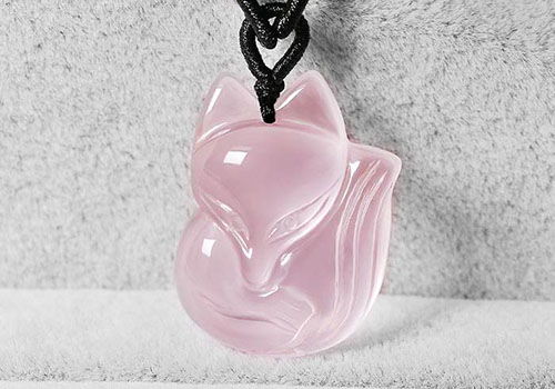 属马女性适合佩戴哪些饰品，嫩增强与六个合贵人的和谐关系？