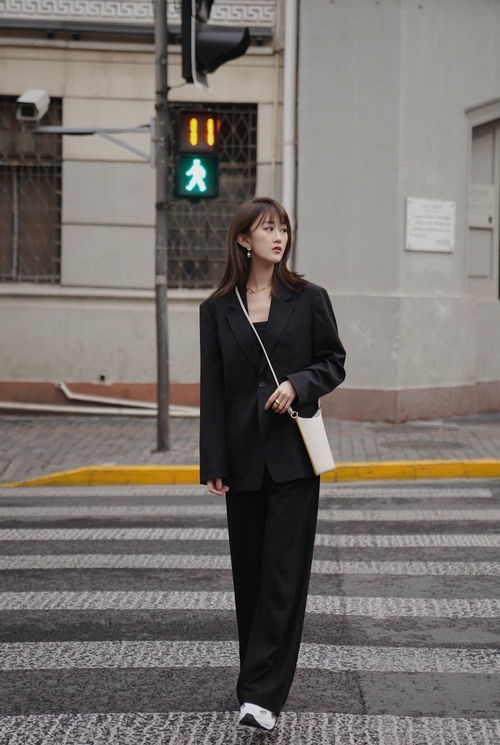 6. 黑色：稳重与沉着的体现