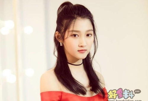 二、 演艺界的“京城格格”：关晓彤及其家族背景