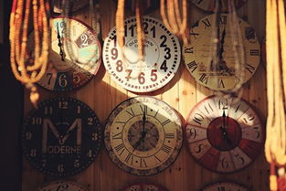 2. 挂钟：时间流逝与生辰八字的关联