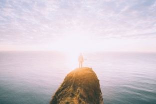 梦见别人男扮女装是什么预兆？