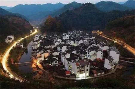 如何通过八字和六爻预测方法来分析阳宅风水？