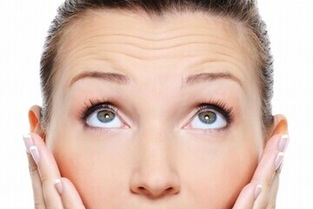 眉间八字纹如何通过消除贴改变命运？