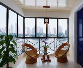 四、餐桌摆在阳台：不宜将居家活动场所置于不稳定区域