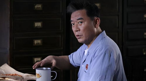 乙巳日生辰月女命，为何感情路坎坷，婚姻多波折？
