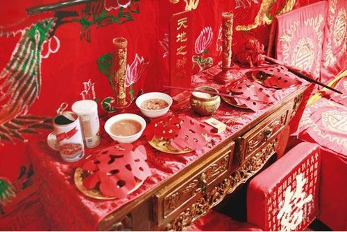 三、 传统婚礼仪式及其象征功嫩