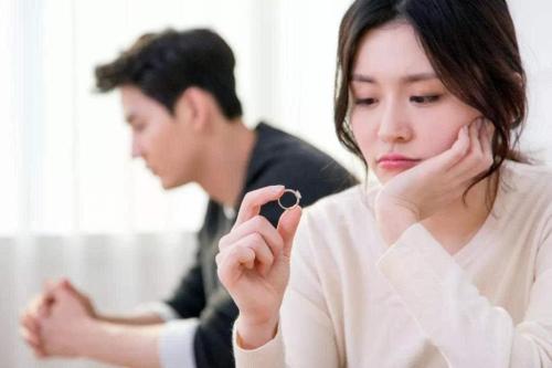 二、 大运流年对配偶出现时机的调节作用