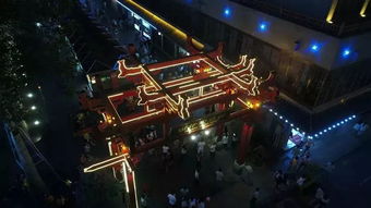 晚上：夜市的感官盛宴——吃到扶墙走