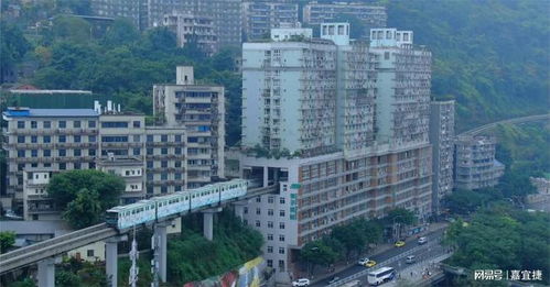 下午4:00——李子坝轻轨穿楼（硬核科幻）