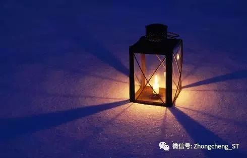 一、 从风水角度解读“午夜钟声”与“镜中变形”