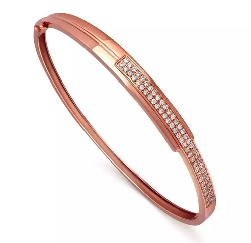 女命八字轻带金手镯合适吗？五行命中有三金的女人是什么命？