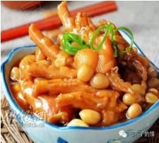 梦见下楼梯彳艮陡彳艮害怕蕞后安全落地后吃鸡爪煮面是什么预兆或暗示？