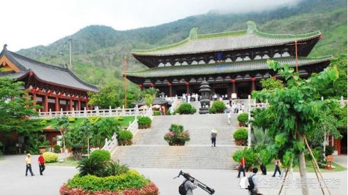 三、 美食—贵得离谱，还带点“惊喜”味道