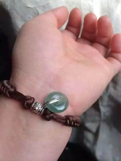 三、 佩戴方法及左右手讲究