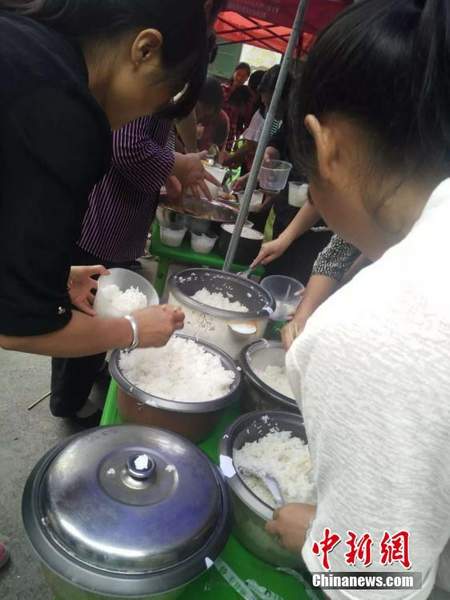 一、  火种的传承与仪式的开启：借火与“四言八句”的文化意蕴