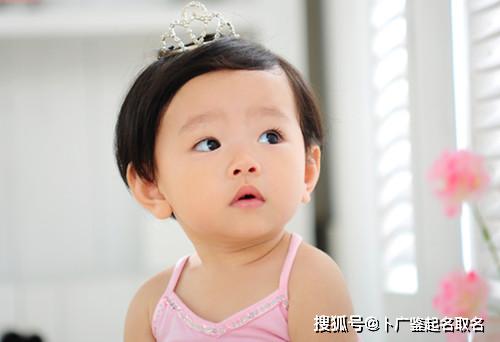 雨嘉：安静又乖巧的女孩？