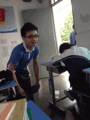 如果一个男的拼了命，他会受到怎样的待遇或对待？