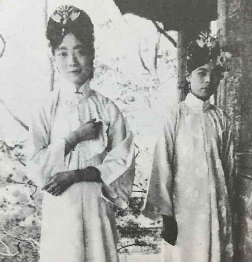 工作地点对婉容八字命运有何影响？